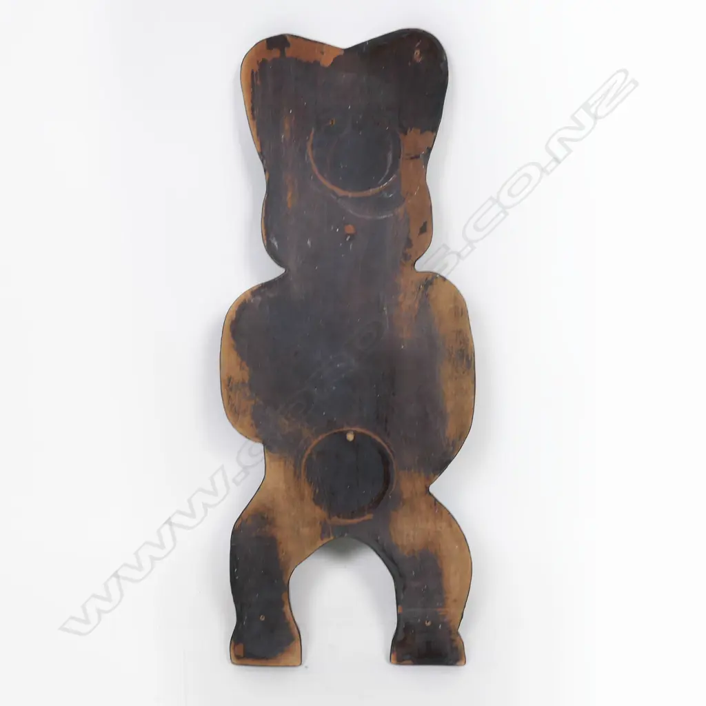 Large folk art Māori carved tiki figure, Image 1++